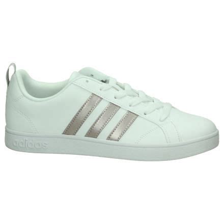 spijkerjack met adidas witte strepen|Witte sneakers .